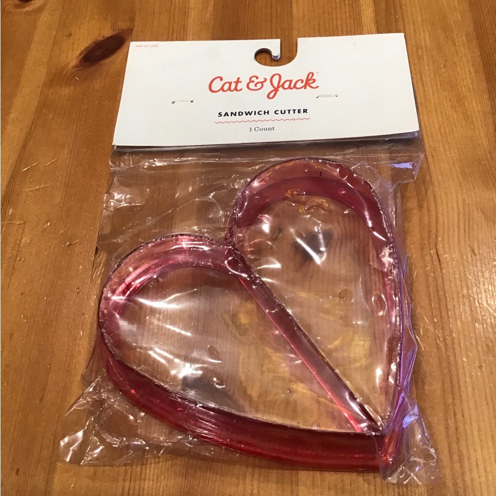 CAT & JACK HEART SANDWICH CUTTER NEW SHOW YOUR LOVE VALENTINE’S DAY